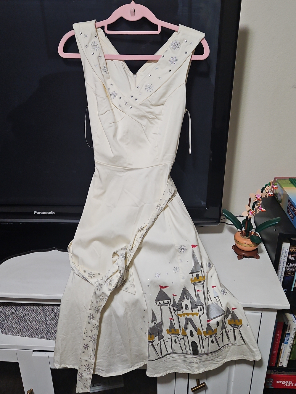 Disney the Dress Shop Chtistmas Castle Ivory Sleeveless A-Line Dress Small